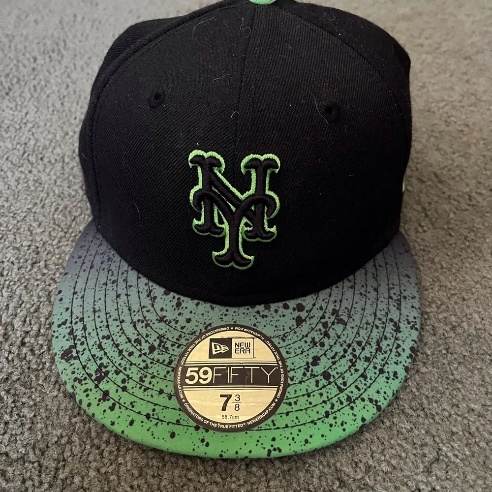 Caps - Picture 3 of 5